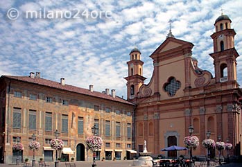 Palazzo Negroni mit Meridianen über dem Eingang