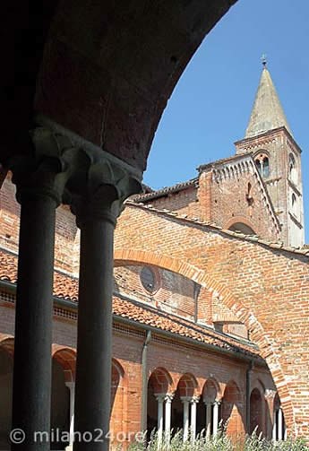 Abtei Staffarda mit Pfarrkirche auf einem Landgut