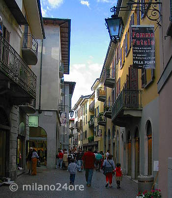 Gasse in Arona am Lago Maggiore