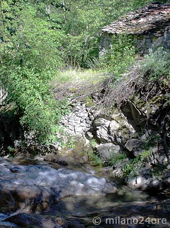 Wildbach und Mühle am Rio Campassi, Zufluss zum Borbera