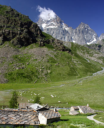 Ab Mittag hüllt sich der Monviso in Wolken