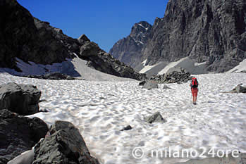 Wanderung über Moräne und Schneefelder